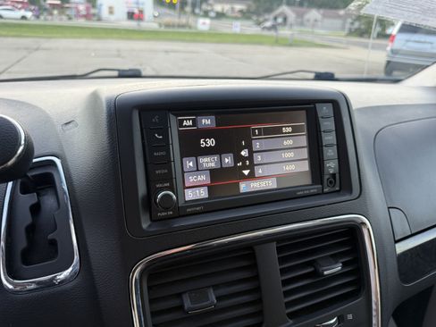 Used 2017 Dodge Grand Caravan SE w/ Power Window Group FWD image 22