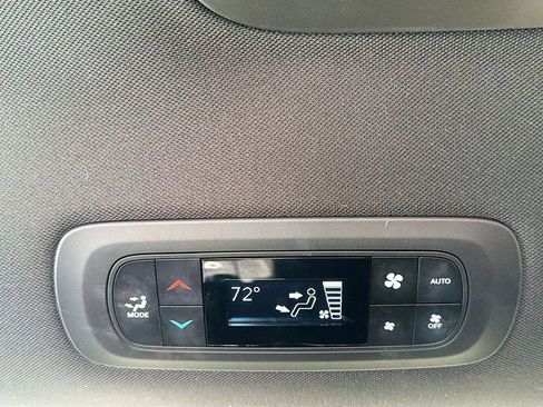 Used 2021 Chrysler Pacifica Touring w/ S Appearance Package image 27