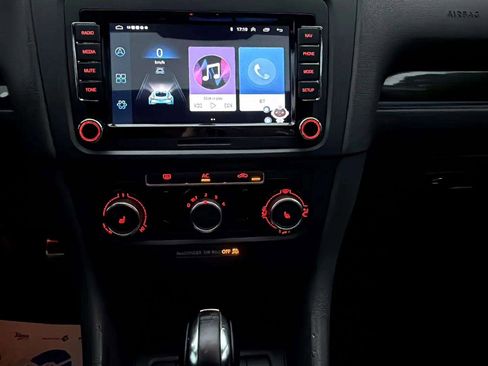 Used 2011 Volkswagen Golf 4-Door image 13