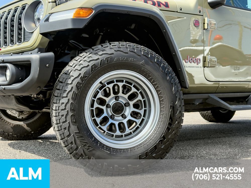 Used 2025 Jeep Gladiator Rubicon AWD/4WD image 8