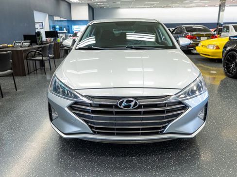 Used 2019 Hyundai Elantra SE w/ Winter Weather Package image 3