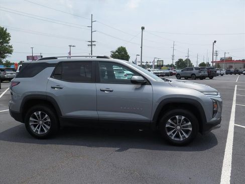 Used 2025 Chevrolet Equinox LT w/ Convenience Package II FWD image 2