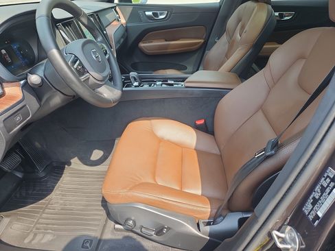 Used 2024 Volvo XC60 B5 Plus w/ Protection Package Premier AWD/4WD image 30