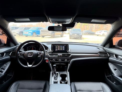 Used 2018 Honda Accord Sport image 2