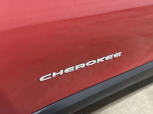 Used 2015 Jeep Cherokee Limited w/ Luxury Group AWD/4WD image 31