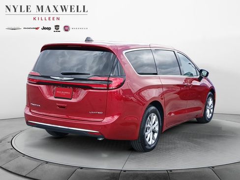 New 2026 Chrysler Pacifica Limited FWD image 16
