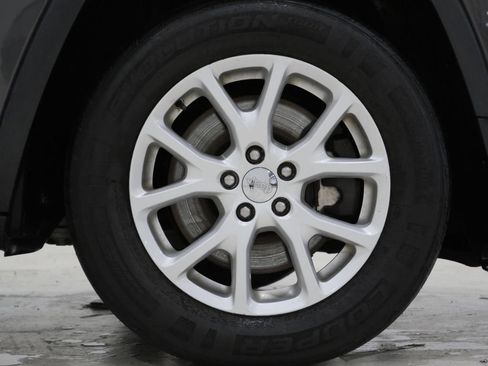 Used 2016 Jeep Cherokee Latitude w/ Comfort/Convenience Group image 9