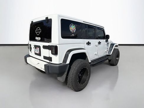 Used 2015 Jeep Wrangler Unlimited Sahara w/ Connectivity Group AWD/4WD image 8