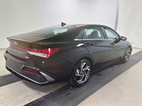 Used 2026 Hyundai Elantra Limited FWD image 2