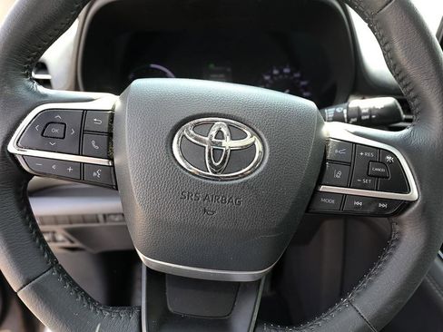 Used 2021 Toyota Sienna XLE image 14