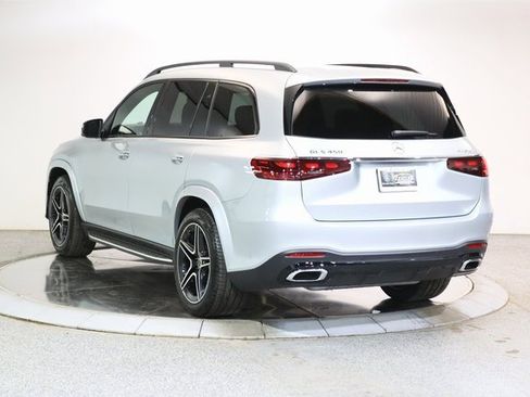 Used 2025 Mercedes-Benz GLS 450 4MATIC image 2