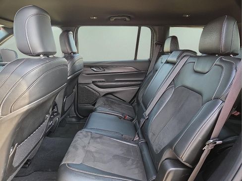 Used 2024 Jeep Grand Cherokee L Altitude image 11