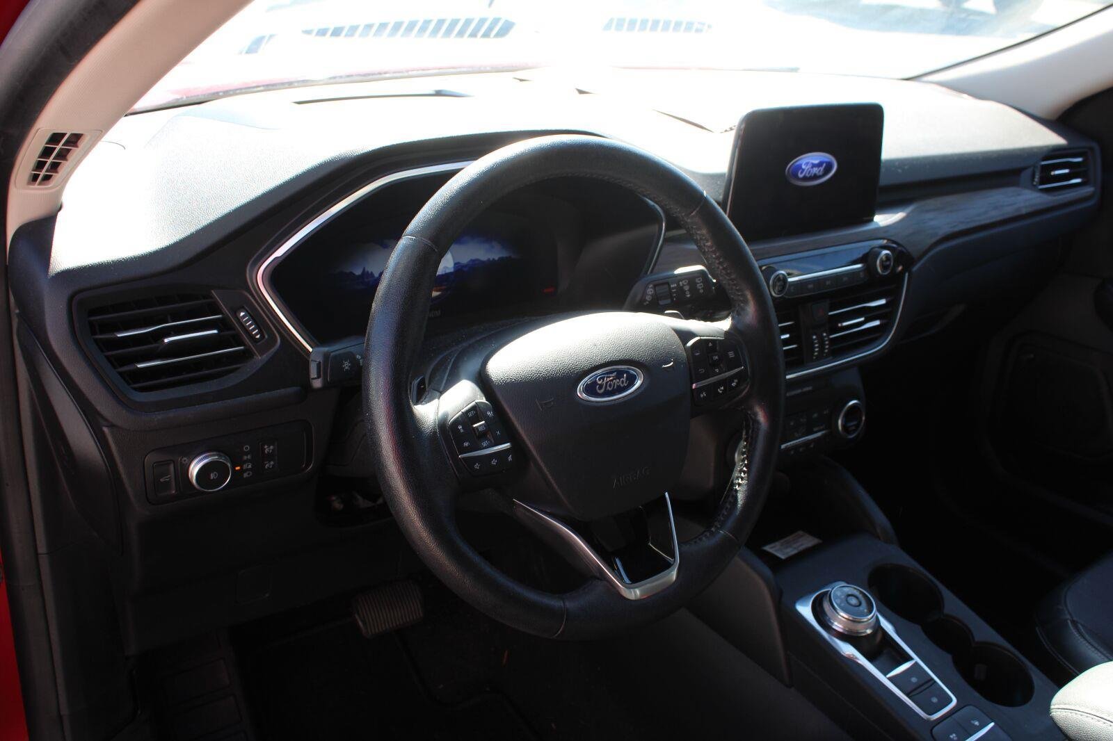 Used 2020 Ford Escape Titanium w/ Titanium Premium Package 2.0 AWD/4WD image 9
