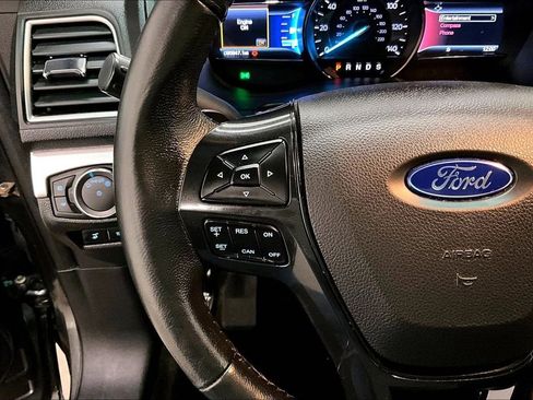 Used 2017 Ford Explorer XLT w/ Equipment Group 202A image 11
