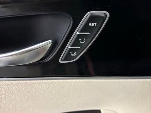 Used 2016 Kia Sorento SX image 11