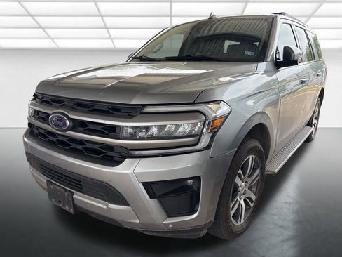 Used 2023 Ford Expedition XLT RWD image 3