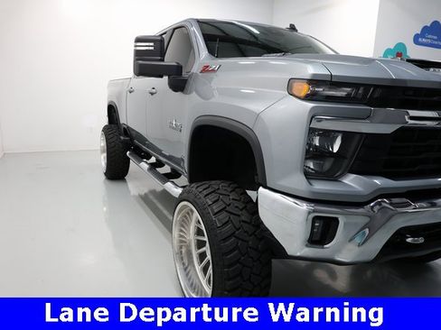 Used 2024 Chevrolet Silverado 2500 LT w/ Texas Edition image 29