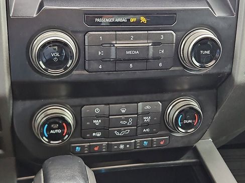 Used 2019 Ford F150 Raptor w/ Equipment Group 802A Luxury AWD/4WD image 28