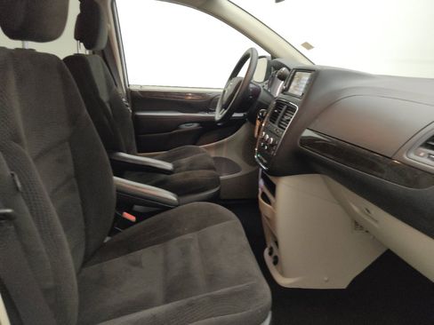 Used 2019 Dodge Grand Caravan SE FWD image 21