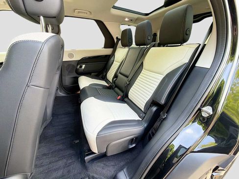 Certified 2025 Land Rover Discovery S AWD/4WD image 16