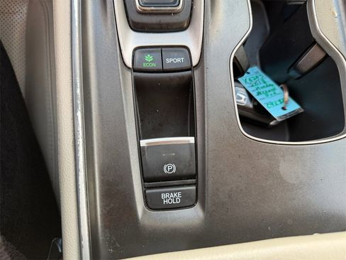 Used 2018 Honda Accord Touring image 25