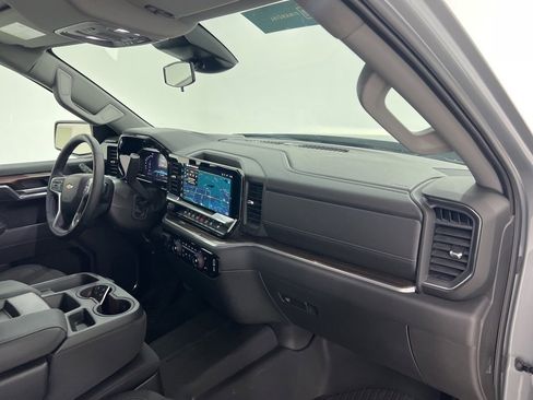 Used 2025 Chevrolet Silverado 1500 LT image 25