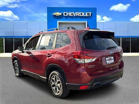 Used 2022 Subaru Forester Premium image 5