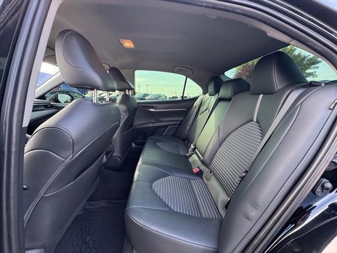 Used 2022 Toyota Camry SE FWD image 11