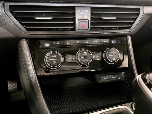 Used 2024 Volkswagen Jetta SE w/ Panoramic Sunroof Package image 26