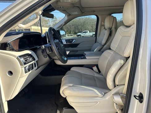 Used 2021 Lincoln Navigator Reserve w/ Luxury Package image 13
