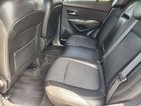 Used 2019 Chevrolet Trax LT w/ LT Convenience Package FWD image 30