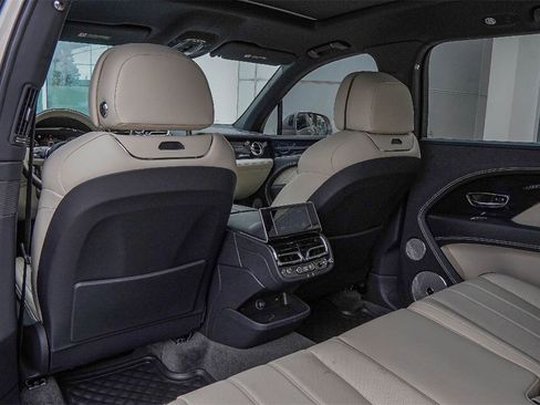 Certified 2024 Bentley Bentayga Extended Wheelbase image 43