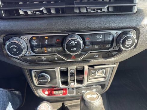 Used 2024 Jeep Wrangler Unlimited Sport image 16