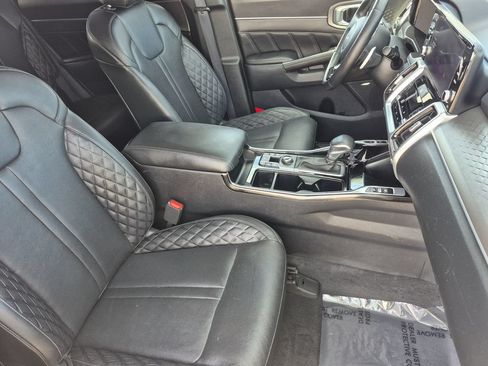 Used 2023 Kia Sorento SX AWD/4WD image 16