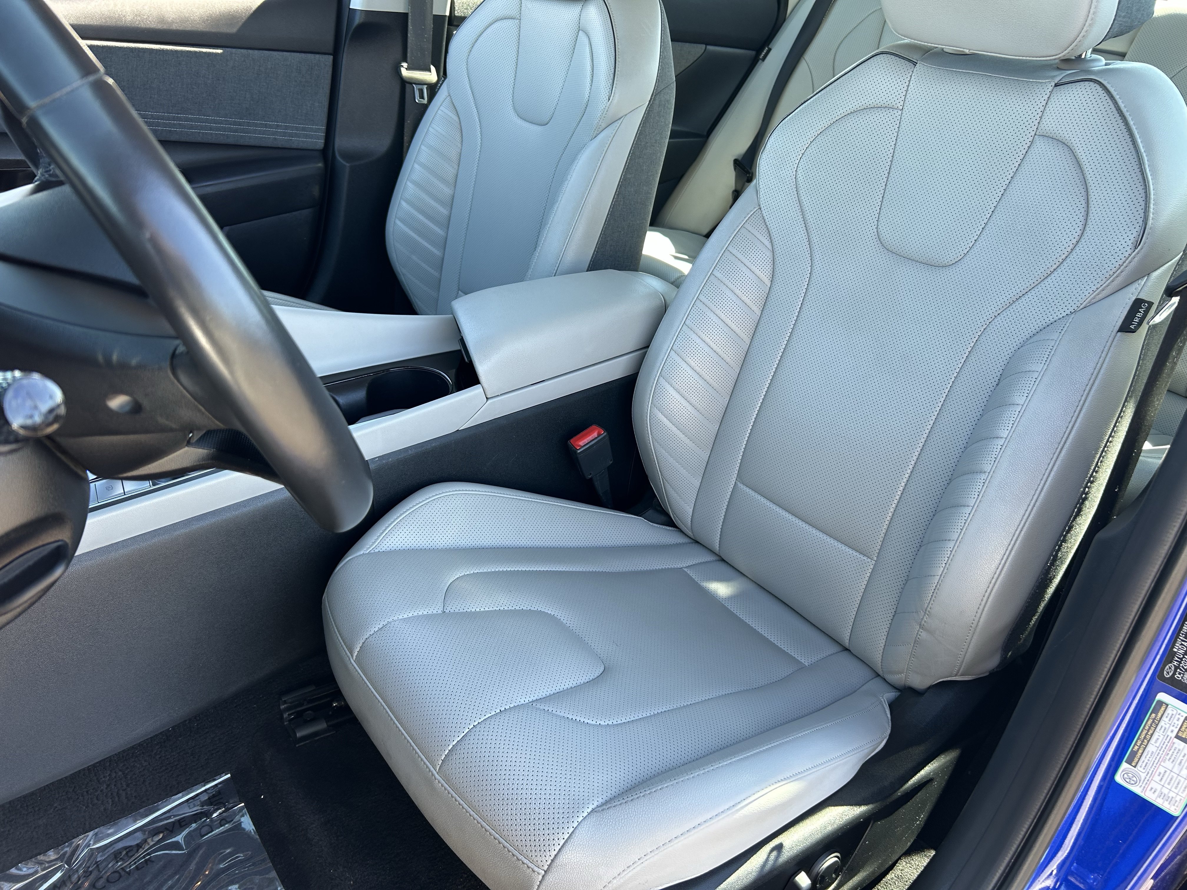 Used 2025 Hyundai Elantra Limited FWD image 19