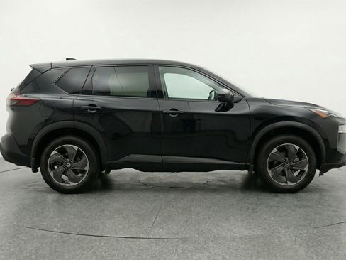 Used 2025 Nissan Rogue SV FWD image 11