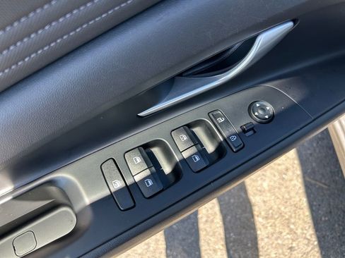 Used 2023 Hyundai Elantra Limited image 23