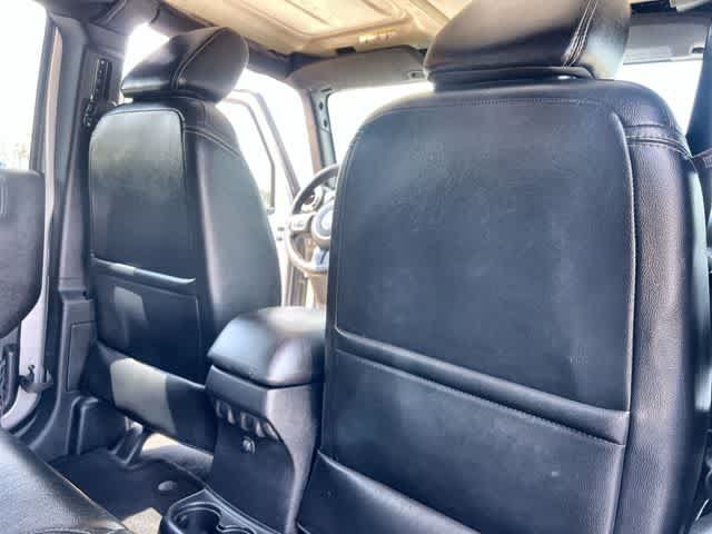 Used 2016 Jeep Wrangler Unlimited Rubicon w/ Connectivity Group AWD/4WD image 13