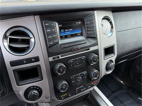 Used 2017 Ford Expedition XLT image 13