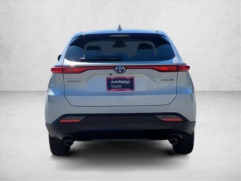 Certified 2022 Toyota Venza LE image 7