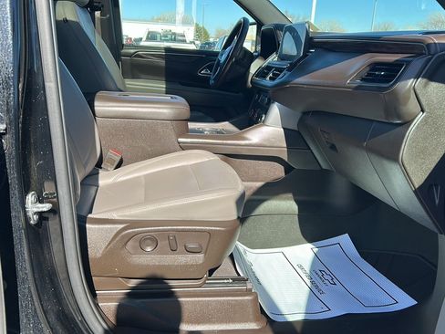 Used 2021 Chevrolet Suburban Z71 w/ Z71 Signature Package image 8