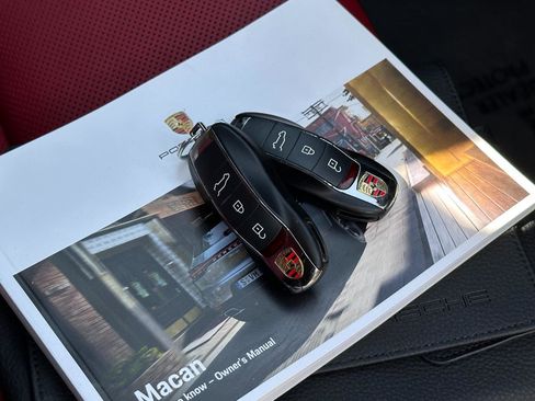 Used 2020 Porsche Macan AWD/4WD image 28