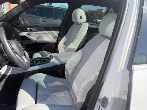 Used 2024 BMW X5 sDrive40i w/ Premium Package image 2