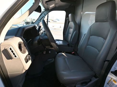 Used 2024 Ford E-350 and Econoline 350 Super Duty w/ Power Windows & Locks Group image 32