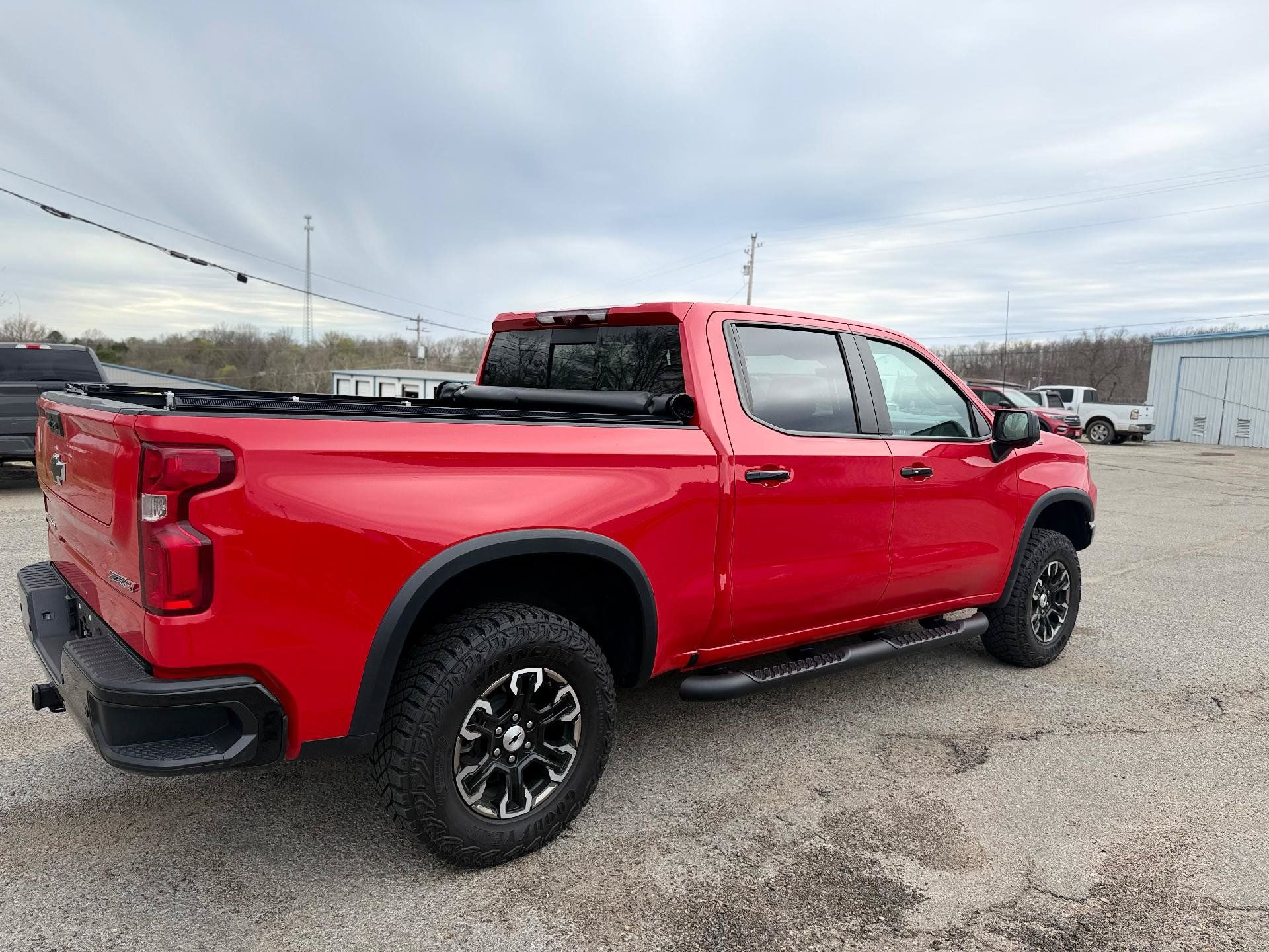 Used 2023 Chevrolet Silverado 1500 ZR2 w/ Technology Package AWD/4WD image 3