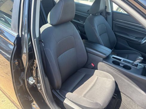 Used 2025 Nissan Altima 2.5 SV FWD image 36