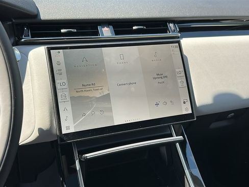 Certified 2025 Land Rover Range Rover Velar Dynamic SE AWD/4WD image 15