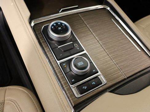 Used 2022 Ford Expedition Max Limited image 9
