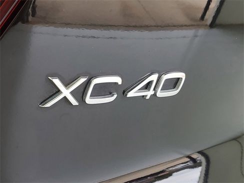Used 2020 Volvo XC40 T4 R-Design w/ Advanced Package image 8