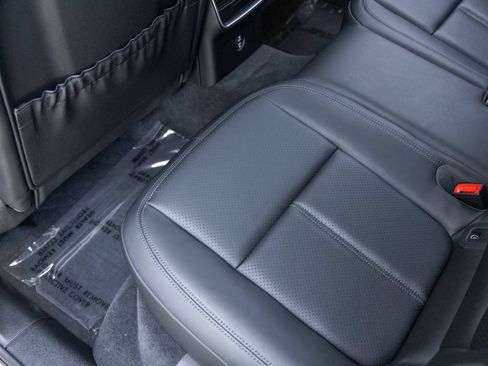 Certified 2021 Porsche Macan AWD/4WD image 47